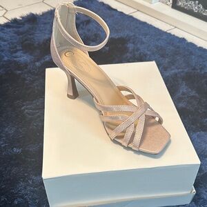 Chic Strappy Heels in Shimmering Gold